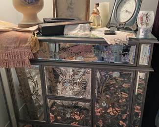 Mirror front chest