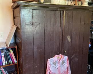 Primitive wardrobe, hat boxes