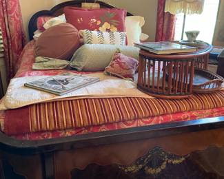 Metal bed w/handpainting