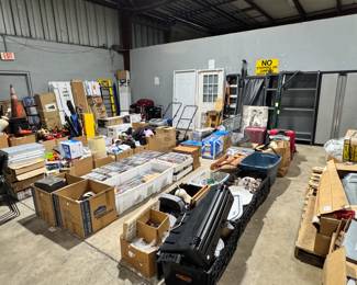 Box Lots of misc household, decor and collectibles Orlando Estate Auction