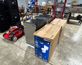 Lawn Mowers, Toilets and Mini Fridges Orlando Estate Auction
