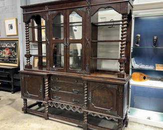 Vintage Wooden Hutch/Bar Hutch Orlando Estate Auction
