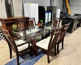 Dining Table and Chairs Orlando Estate Auction