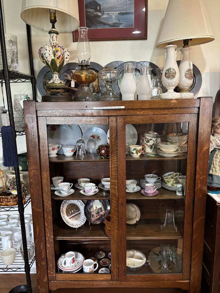 Capodimonte lamp, china cups and saucers, collectible plates and children dishes