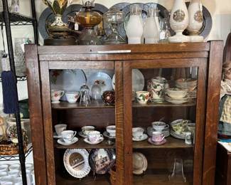 Capodimonte lamp, china cups and saucers, collectible plates and children dishes