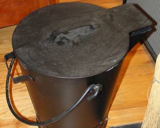 Ash bucket for fireplace