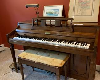 Wurlitzer Piano, Stool