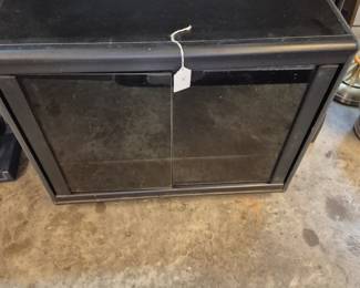 Display and storage case on wheels