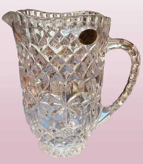 Clear crystal pitcher with a distinctive diamond-cut pattern . A vintage piece, possibly from the 1960s or 1980s.