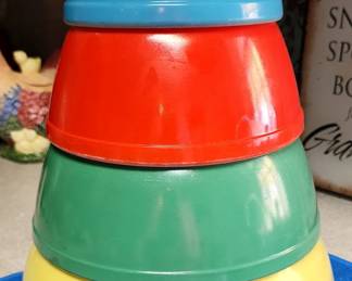 Set of Pyrex mixing bowls. This is a classic original Pyrex Primary Colors mixing bowl set, first introduced in 1945.