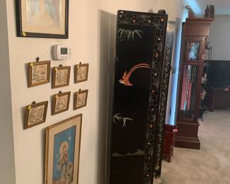 Folding screen from china. Black resin and engraved artwork from the midcentury