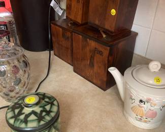 Even the kitchenware is vintage gold!