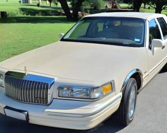 1997 Lincoln Town Car Cartier Designer
52,300 mi