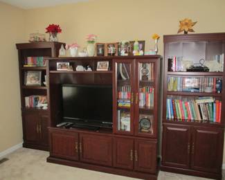 BOOKS ? TV / cabinets