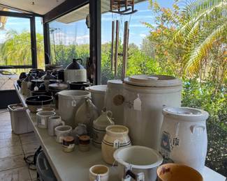 LARGE COLLECTION OF CROCKS