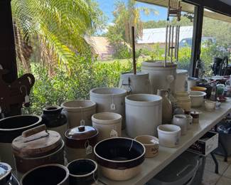 LARGE COLLECTION OF CROCKS