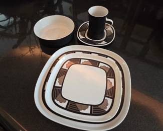 Sango dinner service. Flamenco pattern