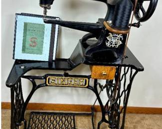 Vintage Singer Sewing Machine No. 29-4