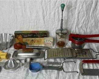 Bundle of Vintage Kitchen Tools