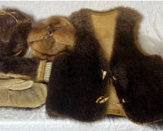 Replica Fur Trader Bundle of Vest, Hats and Leather Mittens