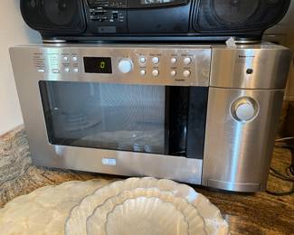 Microwave oven with A TOASTER!