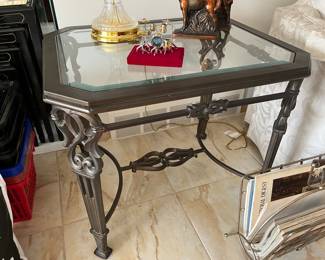 Metal/glass side table