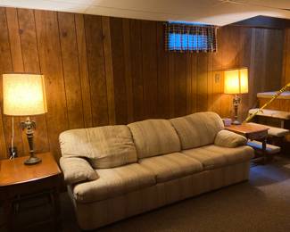 Nice sturdy sofa bed - perfect for den or basement.
