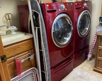 LG Steam Washer and Dryer with pedestal drawer