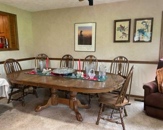 Beautiful double pedestal oak dining table with four captain chairs and two side chairs.