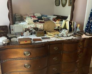 1940's beautiful antique mahogany bedroom set includes dresser with mirror, chest, full size bed.