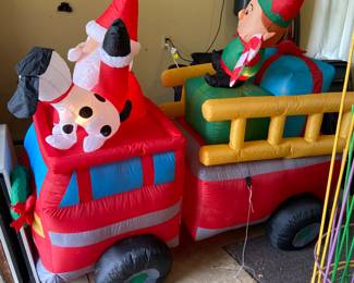 The perfect lawn inflatable for this holiday season.