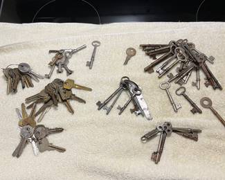 More vintage and skeleton keys.
