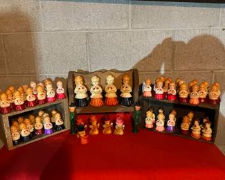 Very large selection of vintage x-mas candles.