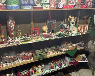 Large selection of vintage x-mas ornaments.