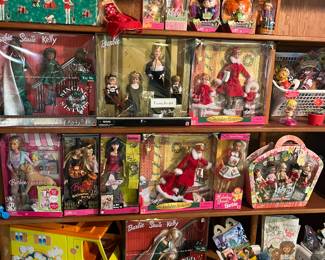 More vintage or Barbie dolls and accessories.