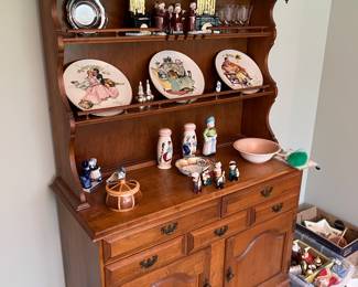 Mid size hutch