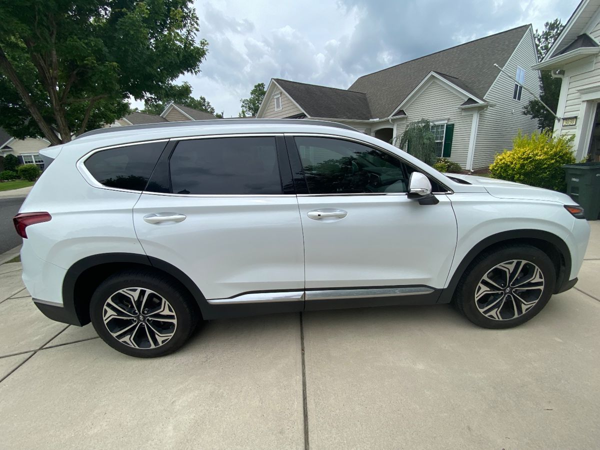 2019 Hyundai Santa Fe
53, 782 miles
Still smells new!
Clean title.