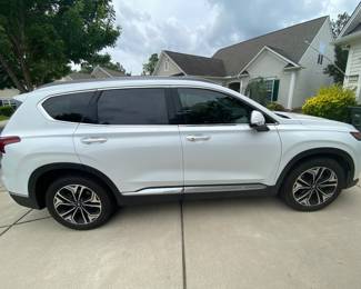 2019 Hyundai Santa Fe
53, 782 miles
Still smells new!
Clean title.