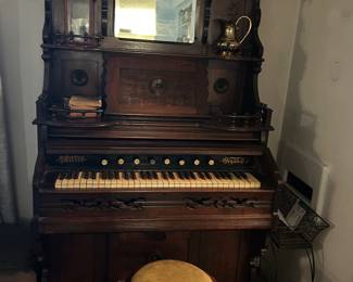 Antique pump/reed/parlor organ