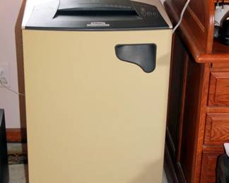 Commercial Size paper Shredder