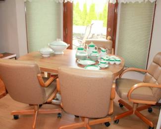 Kitchen Table & Chairs