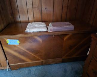 LANE CEDAR CHEST, CLEARANCE SALE, EXCELLENT CONDITION