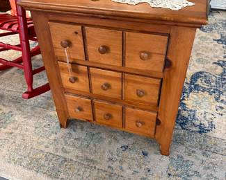Shaker Chest