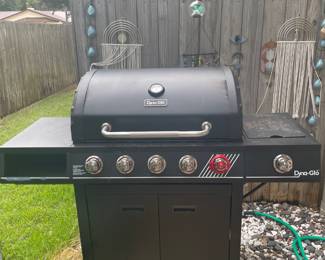Dyna-Glo gas grill $200