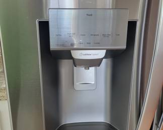 PRESALE LG STAINLESS STEEL REFRIGERATOR LESS THAN 1YR SINCE PURCHASE THIS IS A 2024 REFRIGERATOR WITH ROKING WATER AND ICE IN LIKE NEW CONDITION ASKING $1,100