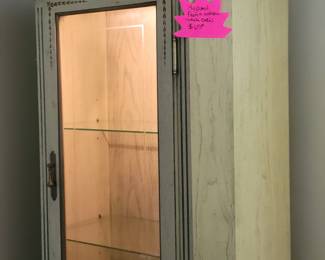 FRENCH ANTIQUE WHITE LIGHTED CURIO CABINET $65