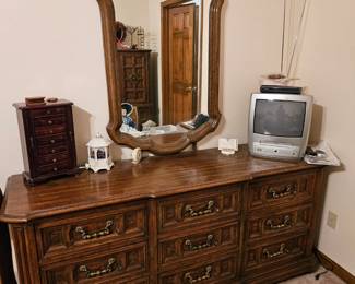 Dresser