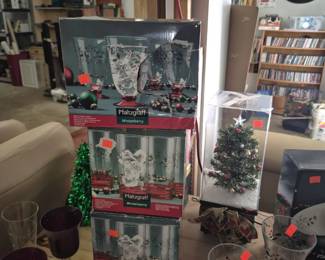 Holiday glassware
