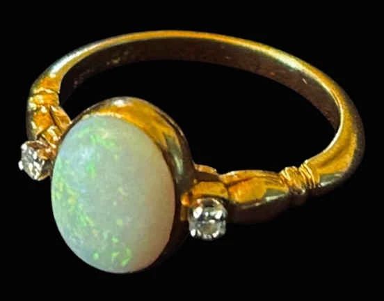 001 18k Gold Ring w Oval Opal Stone Diamonds 3.00g