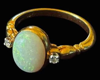 001 18k Gold Ring w Oval Opal Stone Diamonds 3.00g